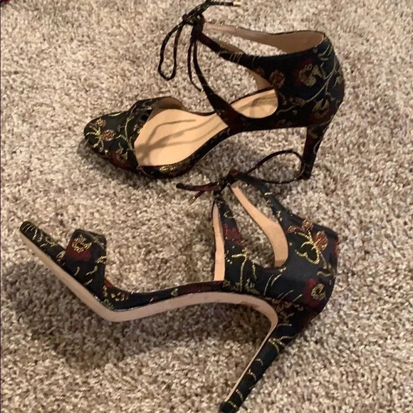 Antonio Melani Ankle Tie Heels size 9 New - Picture 4 of 11